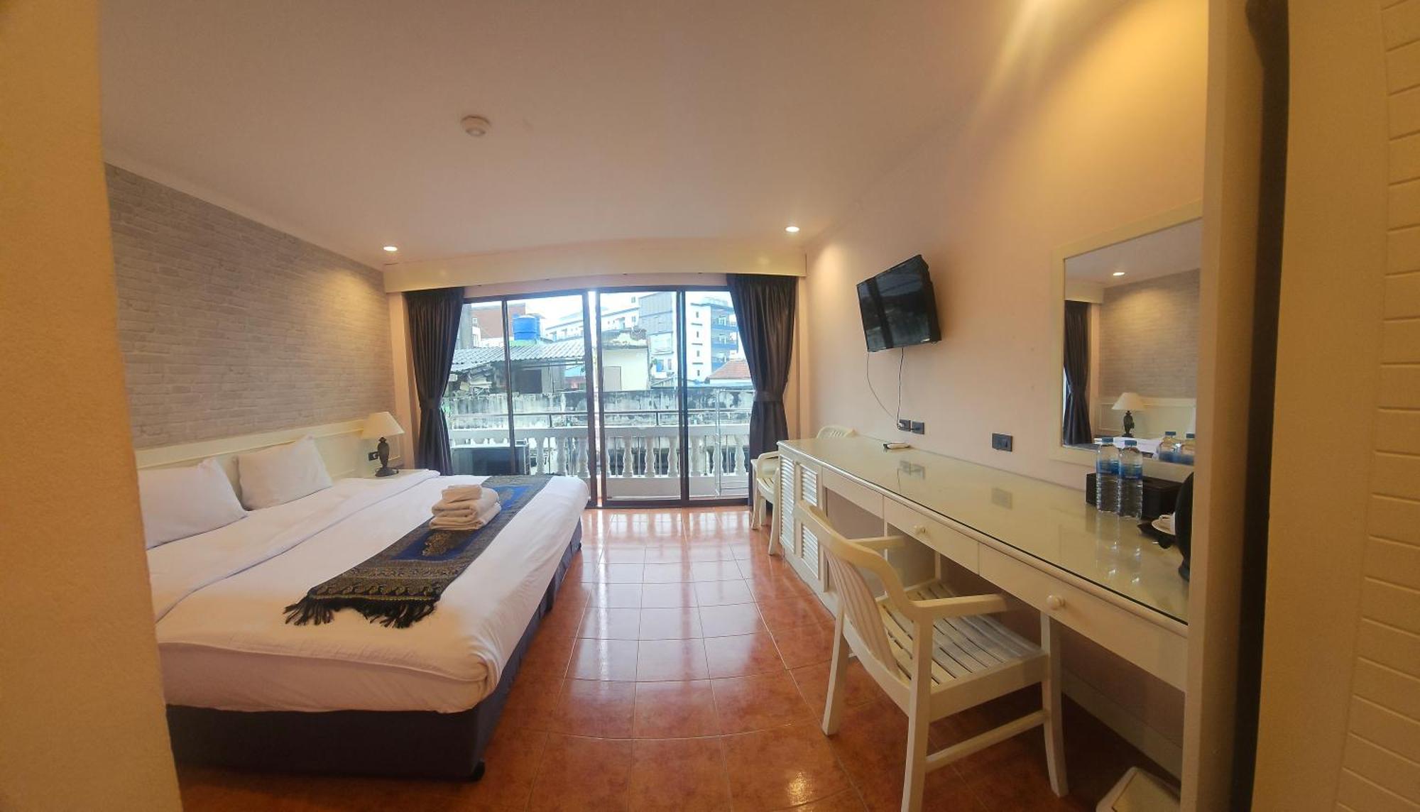 Patong Central Residence And Apartment Exteriör bild