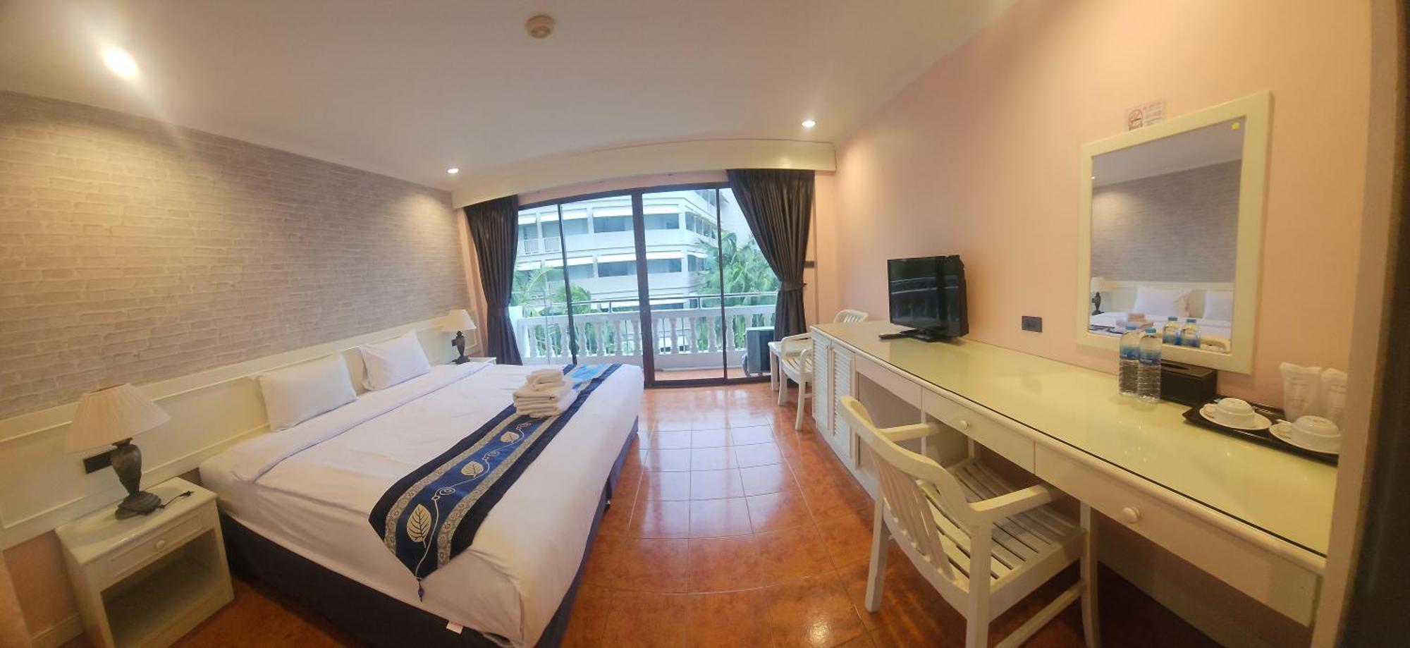 Patong Central Residence And Apartment Exteriör bild